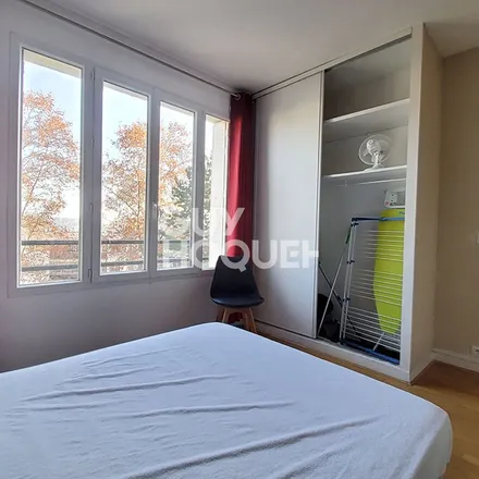 Rent this 2 bed apartment on 52 Avenue du Général Leclerc in 92340 Bourg-la-Reine, France