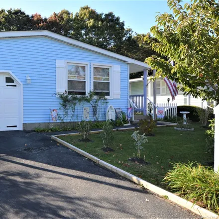 Buy this 2 bed condo on 118 Village Circle West in Manorville, NY 11949