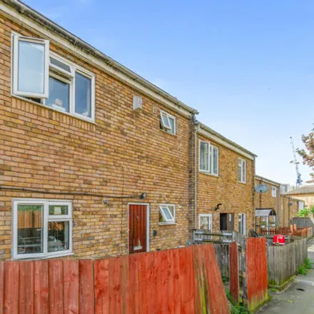 Buy this 3 bed townhouse on Woodhill Primary School in Woodhill, London