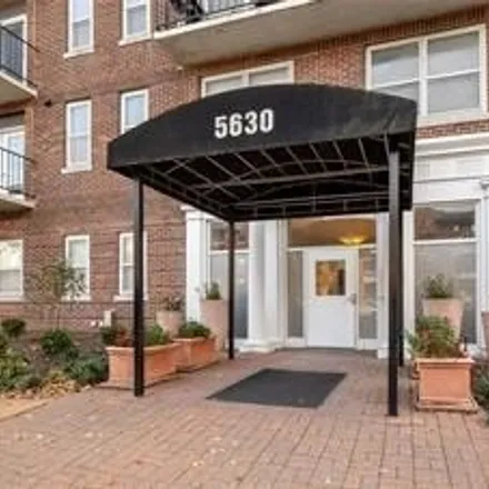 Rent this 2 bed condo on Pershing Avenue Condominiums in 5630 Pershing Avenue, St. Louis