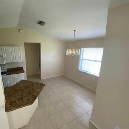 Image 8 - 2732 Northeast 7th Place, Cape Coral, FL 33909, USA - House for rent