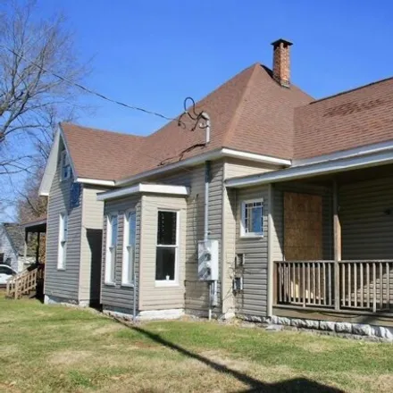 Buy this studio house on 281 South Oakland Avenue in Carbondale, IL 62901