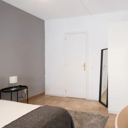 Rent this 5 bed room on Avenida de la Ciudad de Barcelona in 136, 28007 Madrid