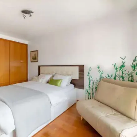 Rent this 1 bed apartment on unnamed road in Porto, Portugal