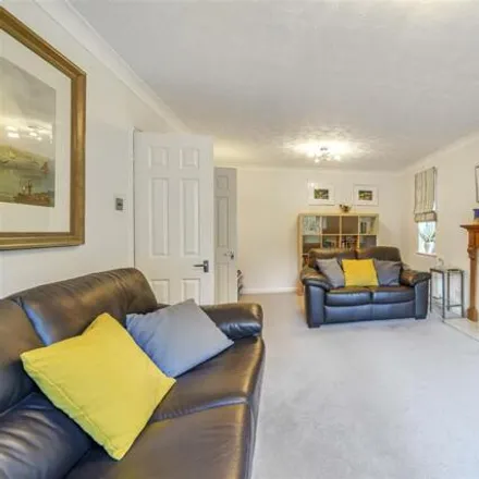 Image 7 - 50 Manor Park Drive, Finchampstead, RG40 4XE, United Kingdom - House for sale