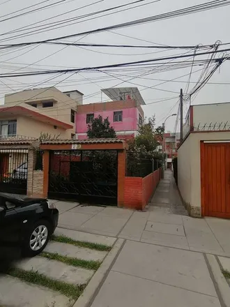 Buy this 3 bed house on Institución Educativa Inmaculada De Las Nieves in Avenida Luís Braile, Lima