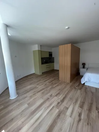 Rent this 22 bed apartment on Rua 25 de Abril in 4450-051 Matosinhos, Portugal