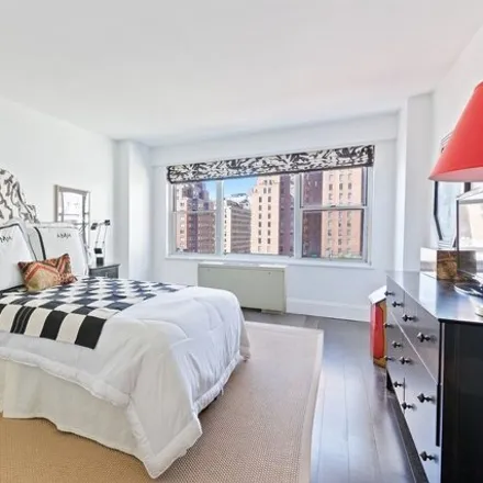 Image 8 - Allure Plastic Surgery, 150 East 61st Street, New York, NY 10065, USA - Apartment for sale