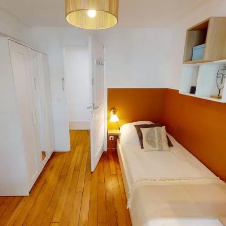 Rent this 4 bed room on 63 Avenue des Ternes in 75017 Paris, France