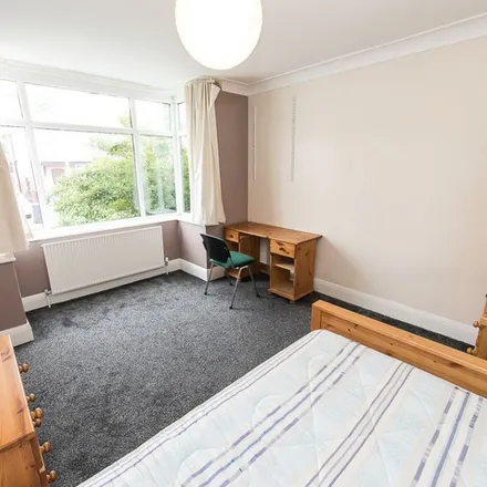 Rent this 6 bed apartment on Trenic Drive in Leeds, LS6 3DJ