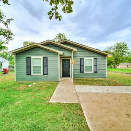 Rent this 3 bed house on 975 West 9th Street in Bonham, TX 75418