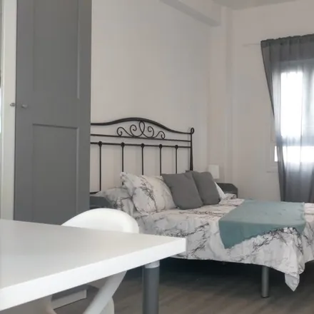 Rent this 3 bed room on Calle de Juan Pablo Bonet in 50006 Zaragoza, Spain