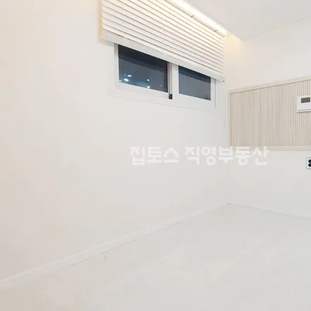 Rent this studio apartment on 서울특별시 관악구 남현동 1054-30