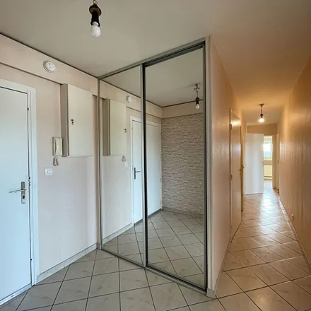 Rent this 3 bed apartment on 31 Avenue du 14 Juillet in 76300 Sotteville-lès-Rouen, France