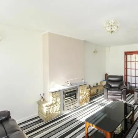 Image 3 - Maiden Lane, Langley Green, RH11 7RQ, United Kingdom - Townhouse for sale
