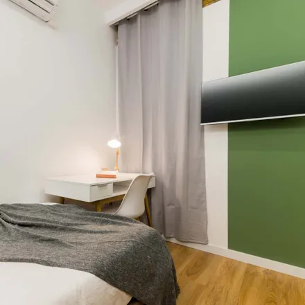 Rent this 7 bed room on Edificio Odiseus in Travessera de Gràcia, 08001 Barcelona
