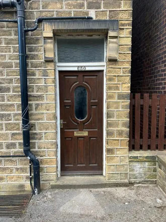 Rent this 2 bed townhouse on Manchester Road in Linthwaite, HD7 5QT