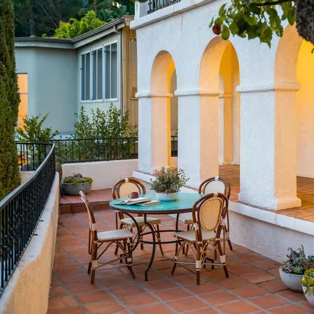 Image 2 - 6239 Holly Mont Drive, Los Angeles, CA 90068, USA - House for rent