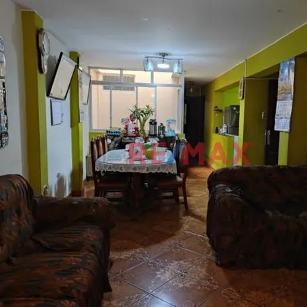 Buy this 6 bed house on Avenida Daniel Alcides Carrión in San Martín de Porres, Lima Metropolitan Area 15108