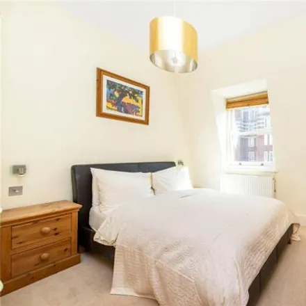 Image 3 - 40 Claverton Street, London, SW1V 3LF, United Kingdom - Townhouse for rent