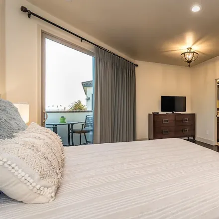 Rent this 3 bed condo on Pismo Beach in CA, 93449