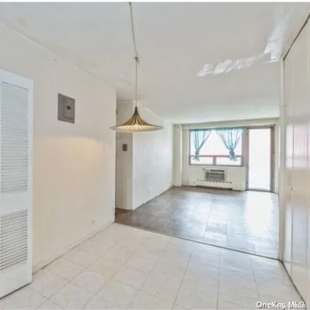 Image 8 - 61-25 97th Street, New York, NY 11374, USA - Apartment for sale