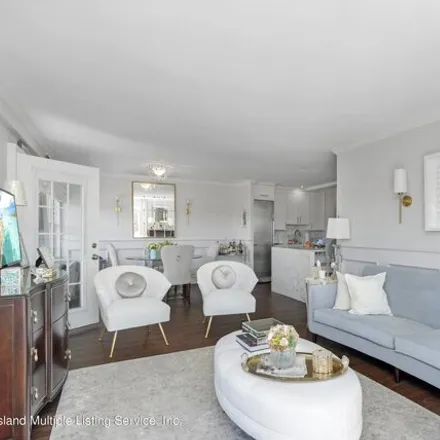 Image 4 - 1100 Clove Road, New York, NY 10301, USA - Apartment for sale