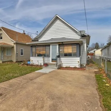 Buy this 2 bed house on 2322 Capitol Avenue in Des Moines, IA 50317