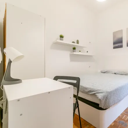 Rent this 19 bed room on Carrer de Balmes in 99-105, 08001 Barcelona