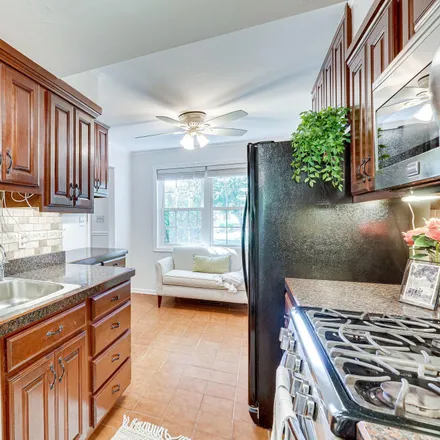 Image 8 - 9825 Lakepointe Drive, Kings Park West, Fairfax County, VA 22015, USA - Townhouse for sale