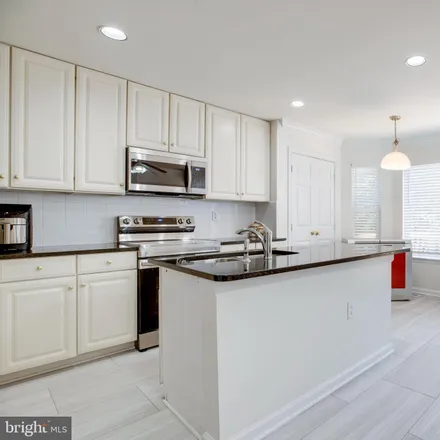 Image 3 - 14712 Deer Lake Court, Centreville, VA 20120, USA - Townhouse for sale