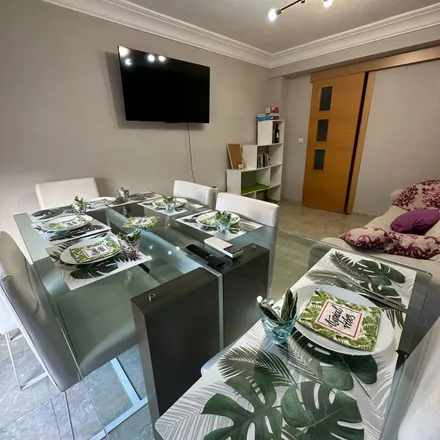 Rent this 4 bed apartment on Las piramides in calle Guardamar, 03012 Alicante