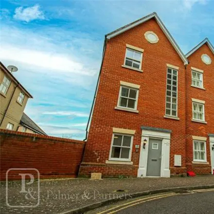 Rent this 4 bed townhouse on 75 St Mary's Fields in Colchester, CO3 3BW