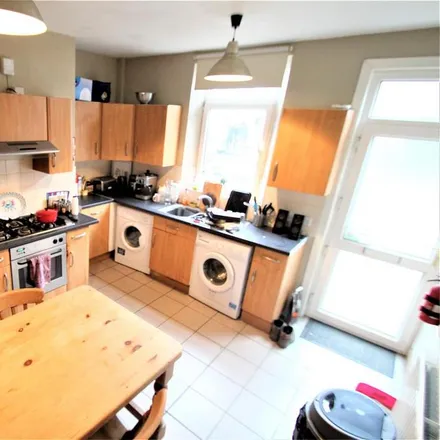 Image 2 - Back Highbury Terrace, Leeds, LS6 4ET, United Kingdom - Townhouse for rent