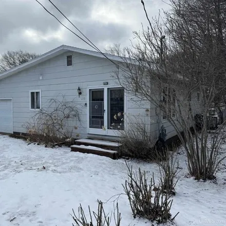 Buy this 3 bed house on 819 Clark Street in Marquette, MI 49855