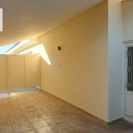 Rent this 3 bed house on Ravenna Pizzaria & Lanchonete in Rua Oscar de Souza Geribelo 326, Chácara Monjolinho