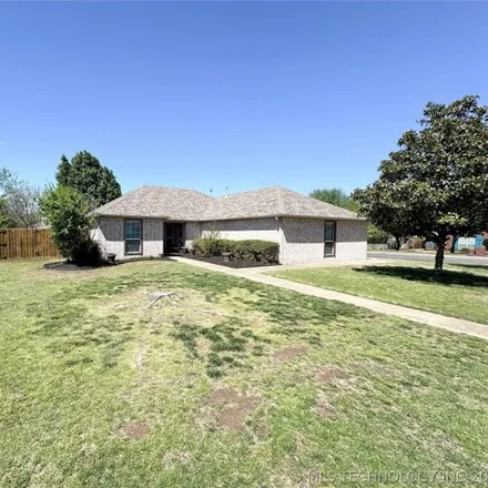 Buy this 3 bed house on 11874 East 100th Street North in Owasso, OK 74055