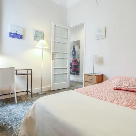 Rent this 5 bed room on Carrer de Sueca in 59, 46006 Valencia