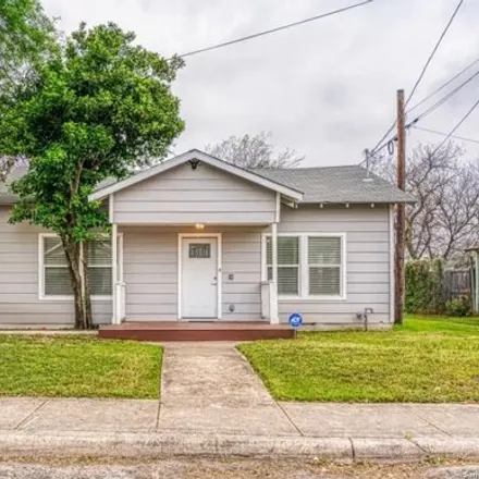 Rent this 3 bed house on 1361 South Olive Street in San Antonio, TX 78210