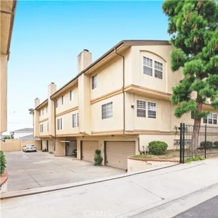 Buy this 3 bed condo on 122 West 252nd Street in Los Angeles, CA 90710