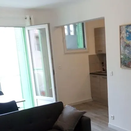 Rent this 2 bed apartment on 13003 Marseille