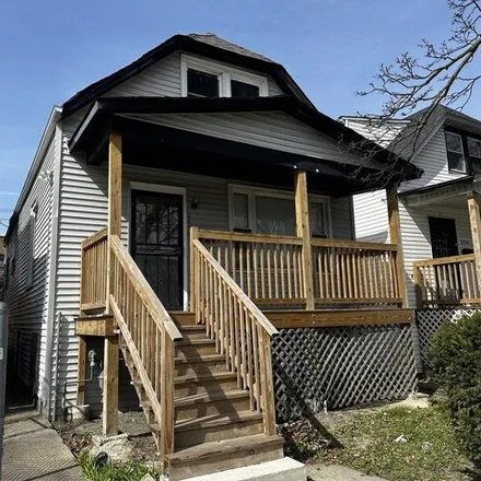 Buy this 3 bed house on 6548 South Claremont Avenue in Chicago, IL 60636