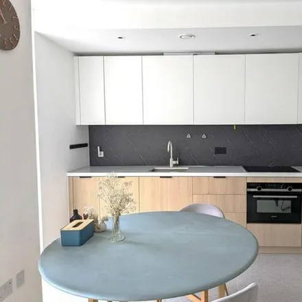 Image 6 - Bouchon Point, 7 Cendal Crescent, London, E1 2FU, United Kingdom - Apartment for rent