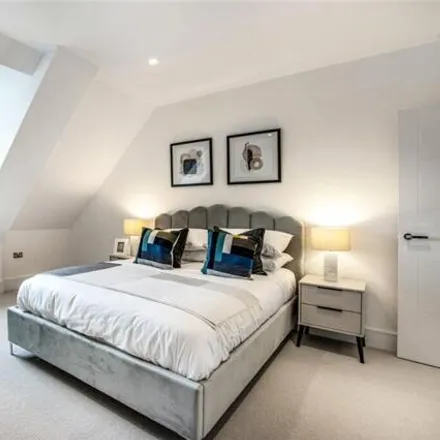 Image 3 - Orpington Station, Crofton Road, Tubbenden, London, BR6 8AE, United Kingdom - Apartment for sale