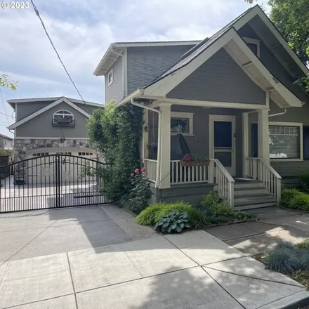 Buy this 3 bed house on 5816 South Corbett Avenue in Portland, OR 97239