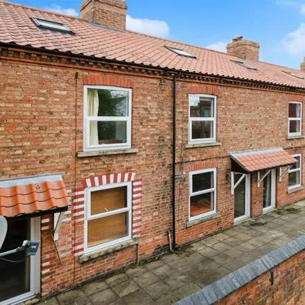 Rent this 2 bed townhouse on Mill Gate in Newark on Trent, NG24 4TU