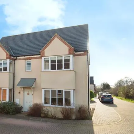 Buy this 3 bed house on Linnet Road in Bodicote, OX15 4FY