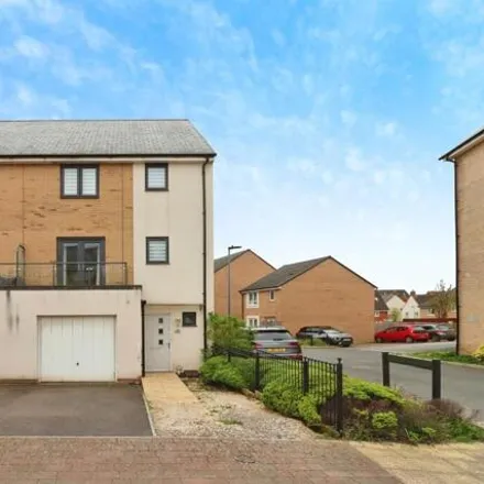 Buy this 4 bed townhouse on Hawthorn Way in South Gloucestershire, BS16 7FP