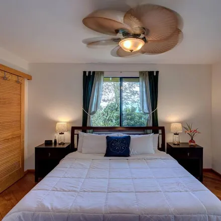 Rent this 3 bed house on Papaaloa Avenue in Pāpa‘aloa, HI 96780