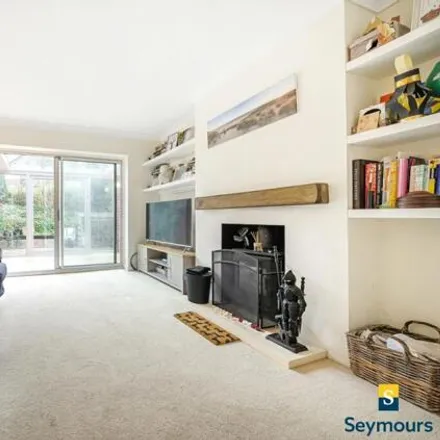 Image 4 - High View Road, Guildford, GU2 7RS, United Kingdom - House for sale